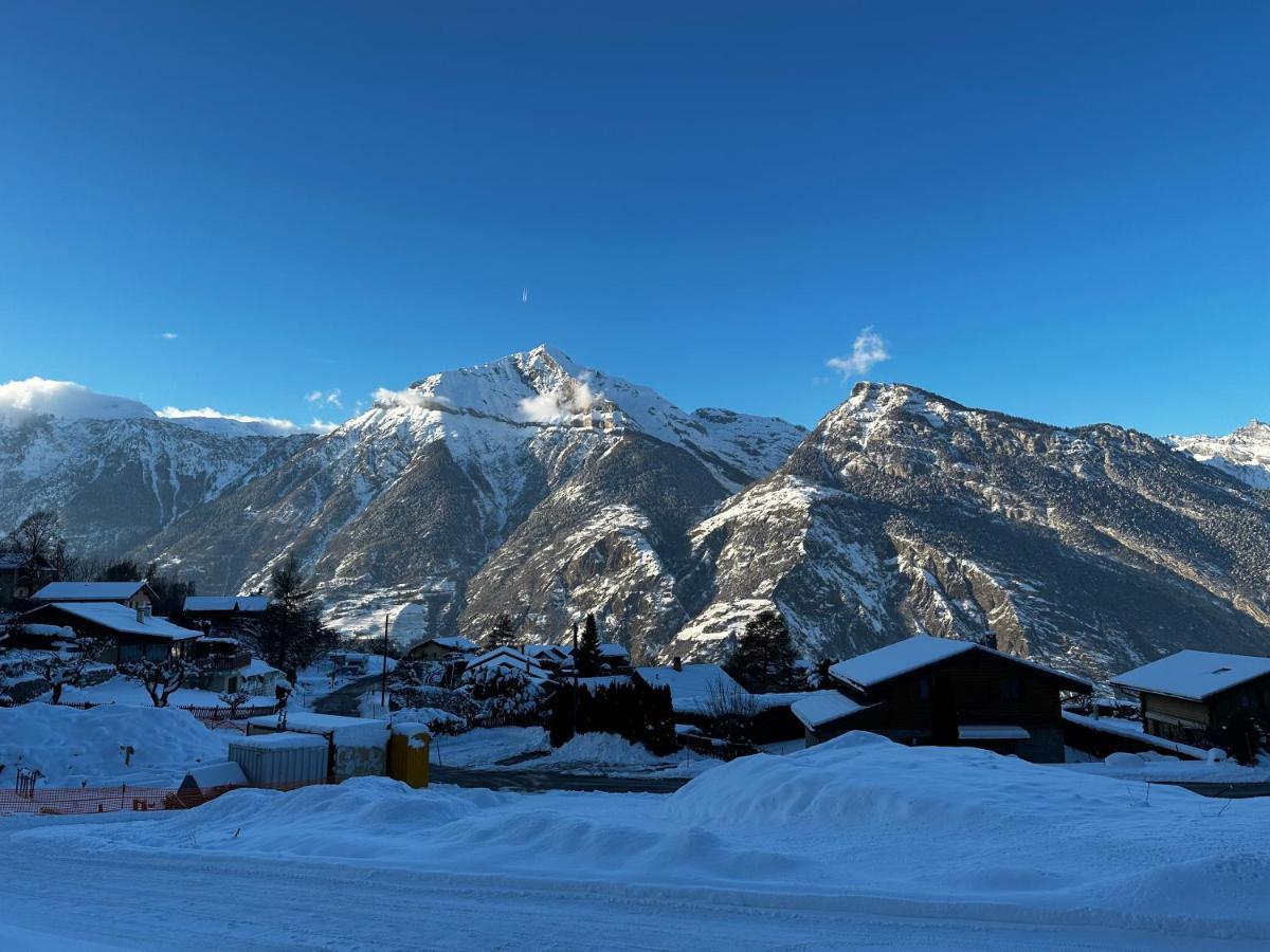 Chambres D'Hotes Les Louettes A Sapinhaut Canton Du Valais Saxon エクステリア 写真